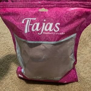 Like New Fajas by Diseños D'Prada